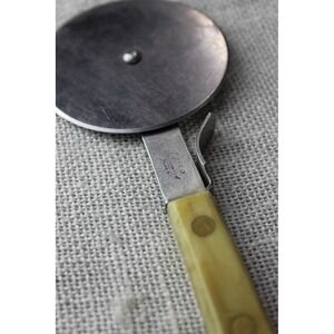Vintage Nevco Stainless Steel Pizza Cutter Japan Cream Bakelite Handle Riveted